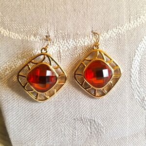 Dangle Diamond Shape Goldtone Earrings With Orange Gemstone EUC Approx 30mm Wide